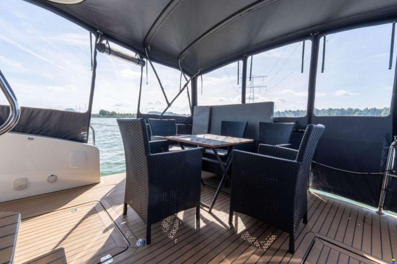 Cobra Futura 40 Grand Horizon