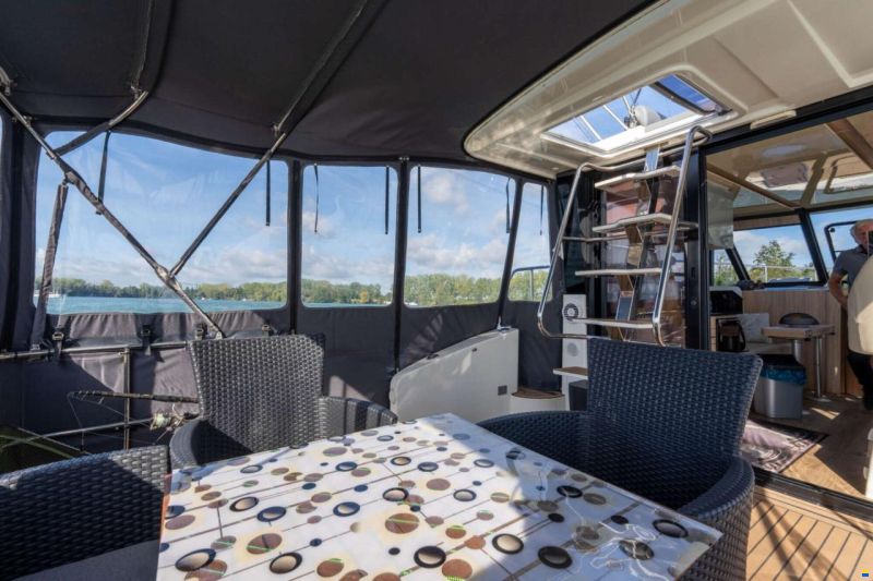 Cobra Futura 40 Grand Horizon