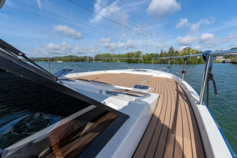Cobra Futura 40 Grand Horizon
