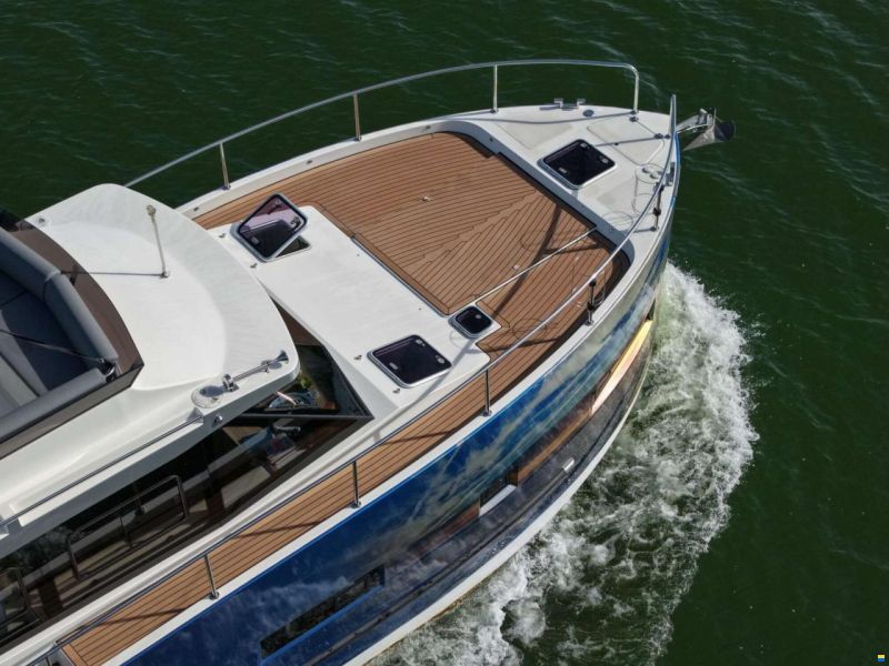 Cobra Futura 40 Grand Horizon