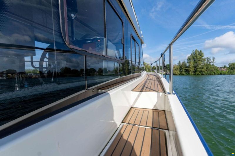 Cobra Futura 40 Grand Horizon