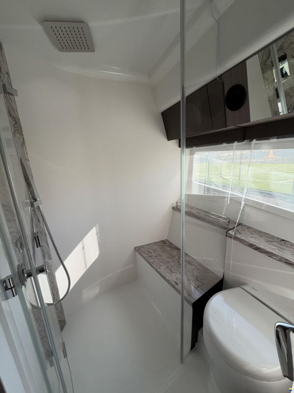 Galeon 400 Fly