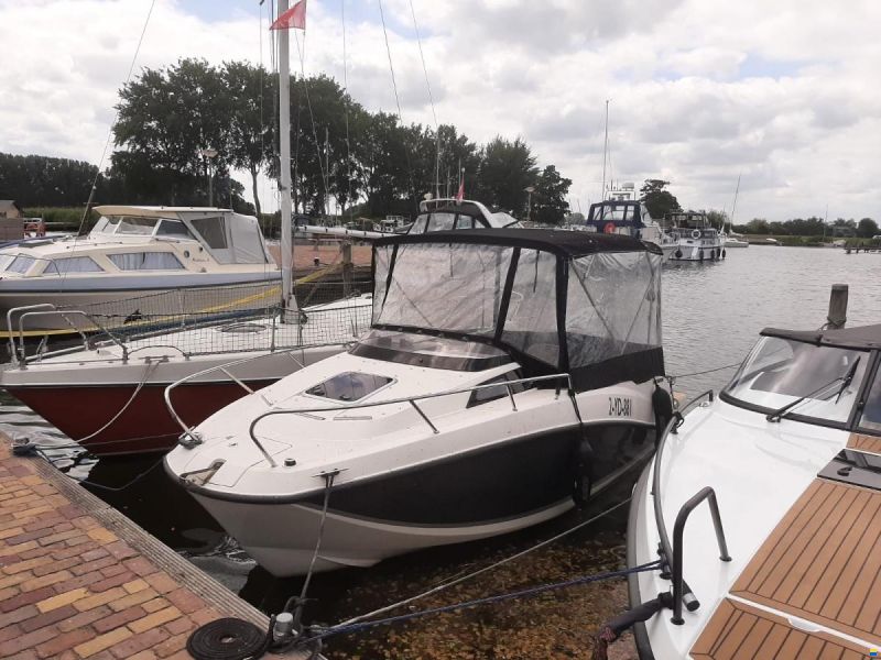 Quicksilver 555 Cabin