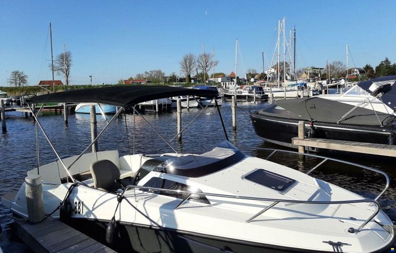 Quicksilver 555 Cabin