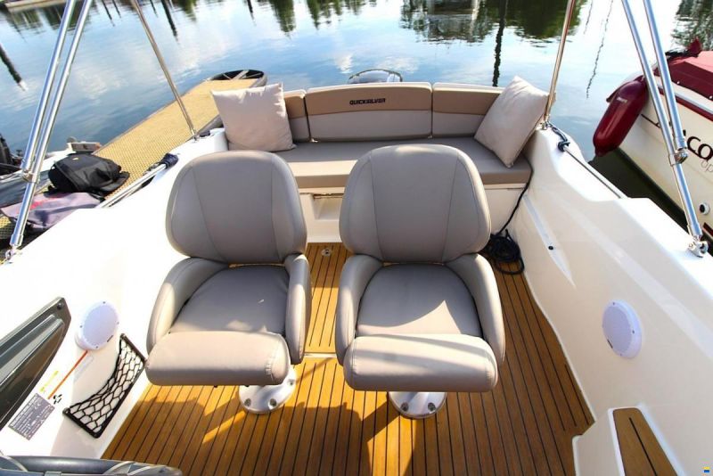 Quicksilver 555 Cabin