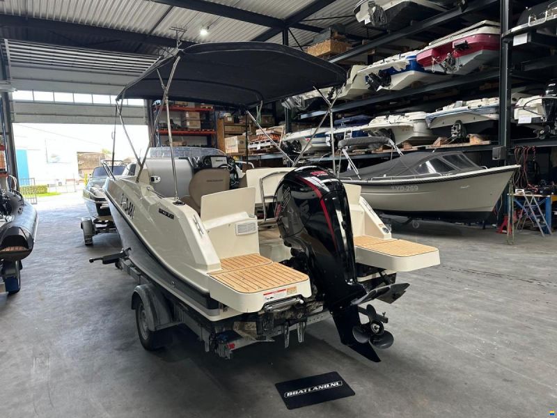 Quicksilver 555 Cabin