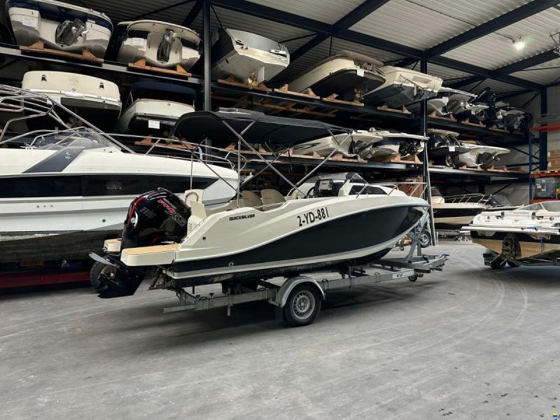 Quicksilver 555 Cabin