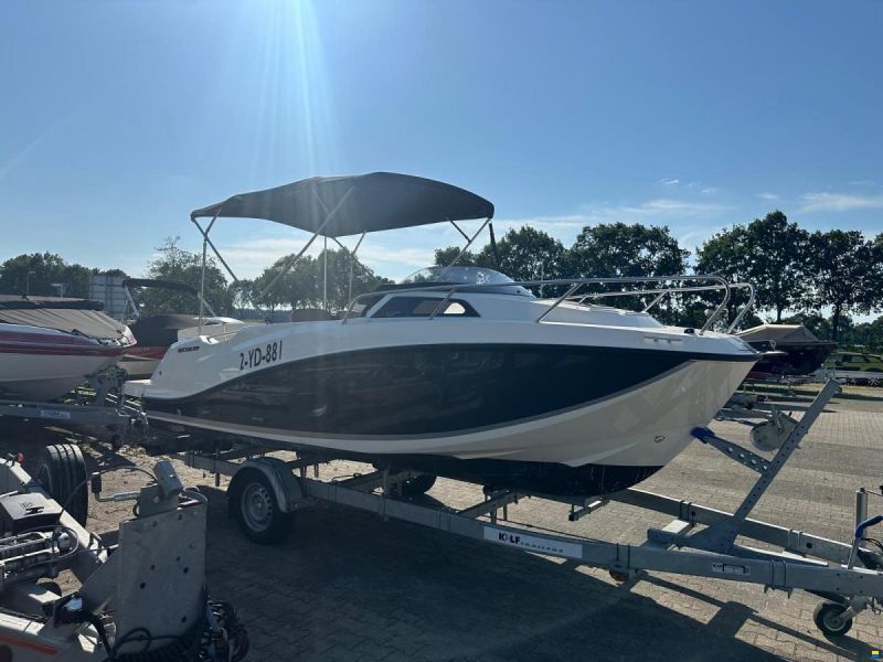 Quicksilver 555 Cabin