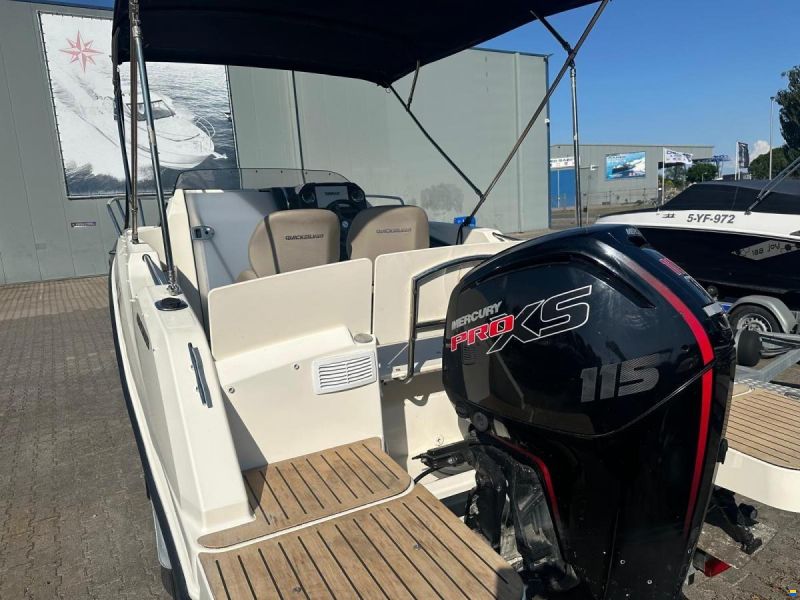 Quicksilver 555 Cabin