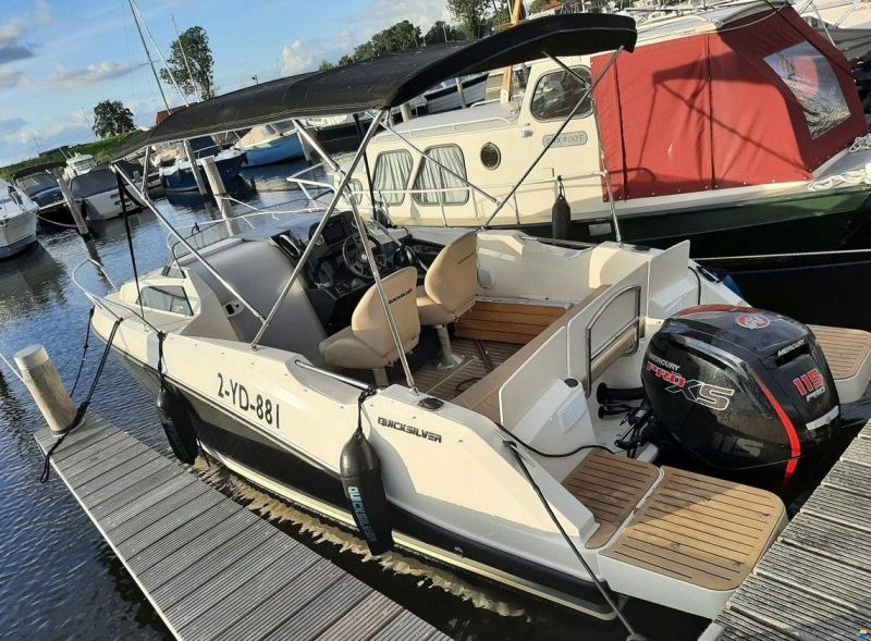 Quicksilver 555 Cabin