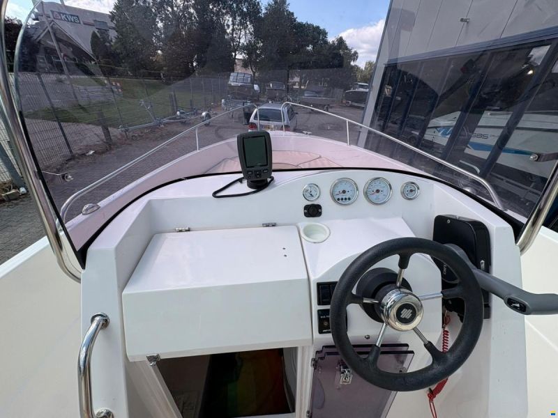 Ocean Master 550 Center Console