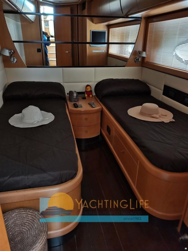 Pershing 76