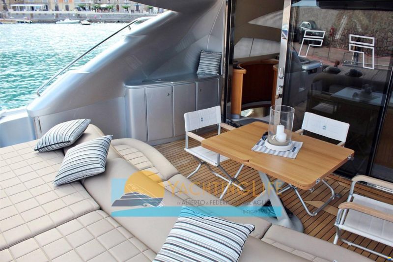 Pershing 76