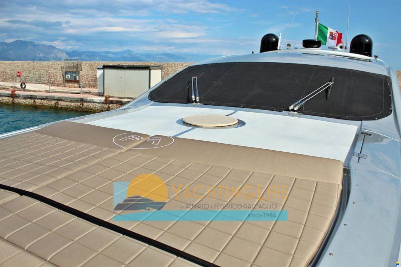 Pershing 76