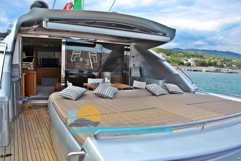Pershing 76