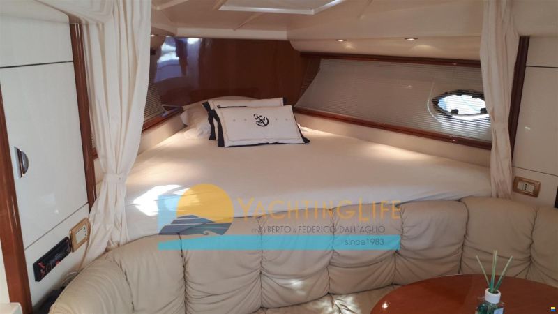 Pershing 37'