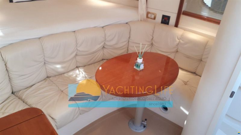 Pershing 37'