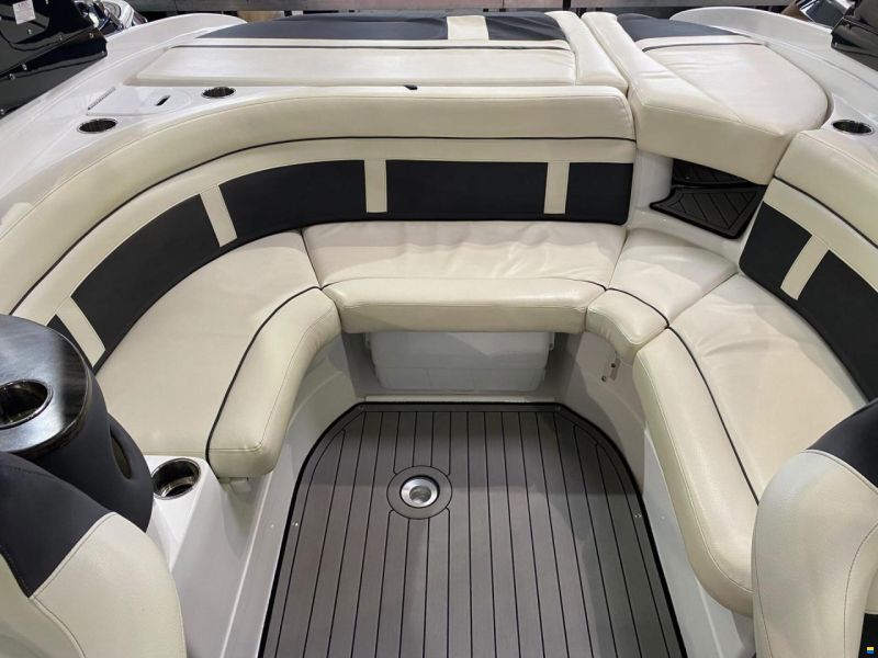 Rinker 26 QX CC