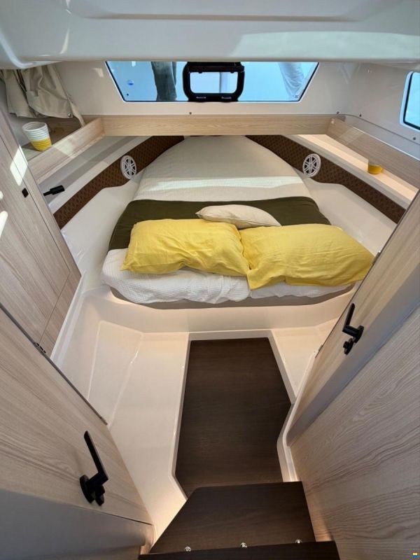 Jeanneau EX34 Cabin