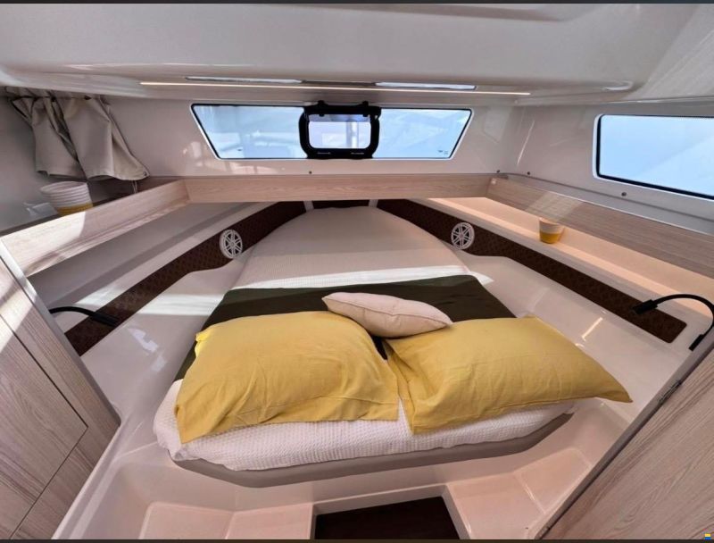 Jeanneau EX34 Cabin