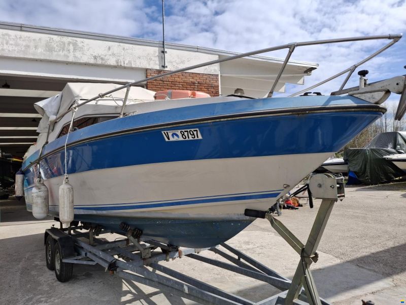 Sea Ray Semicabinato