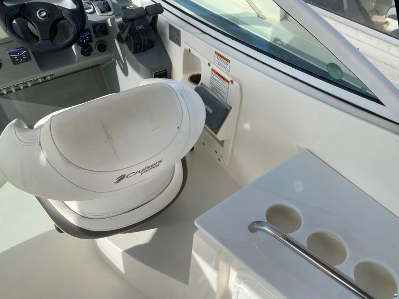 Cruisers 300 Express