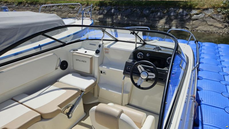 Bayliner VR5 Cuddy