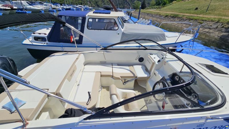 Bayliner VR5 Cuddy