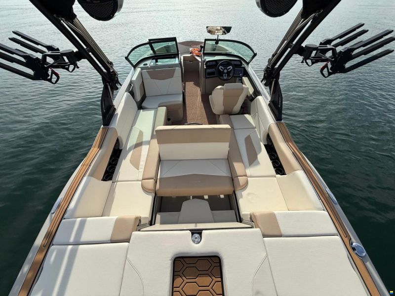 MasterCraft NXT23 Wakeboard & Wakesurf