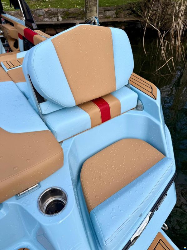 MasterCraft XT22 Wakeboard & Wakesurf