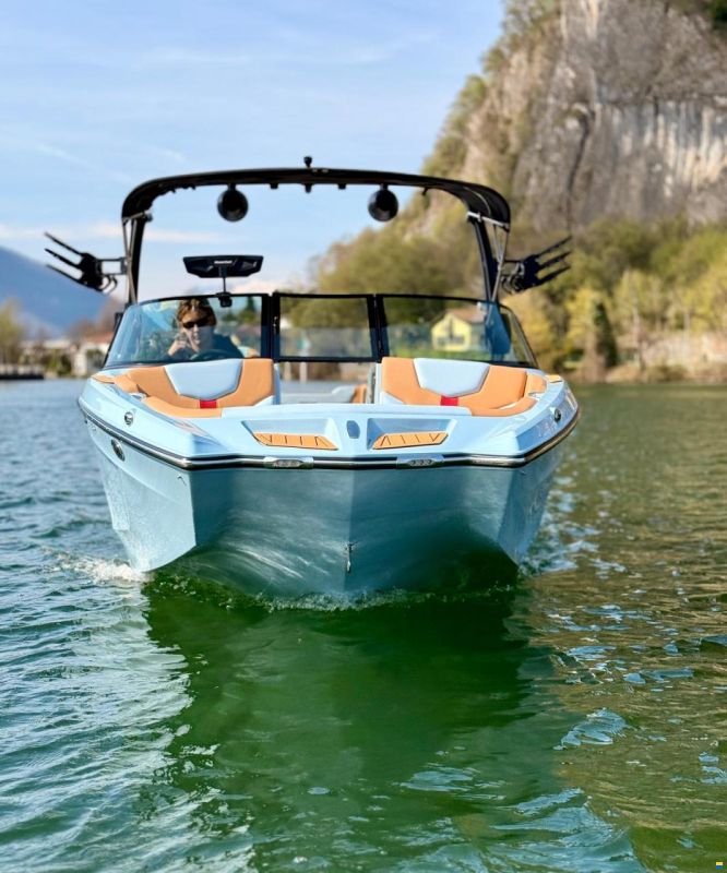 MasterCraft XT22 Wakeboard & Wakesurf