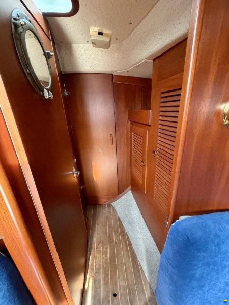 Hallberg-Rassy 352