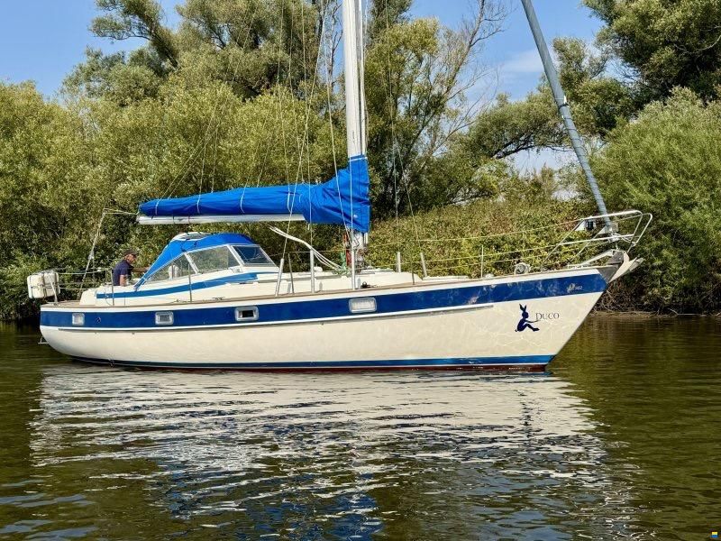 Hallberg-Rassy 352