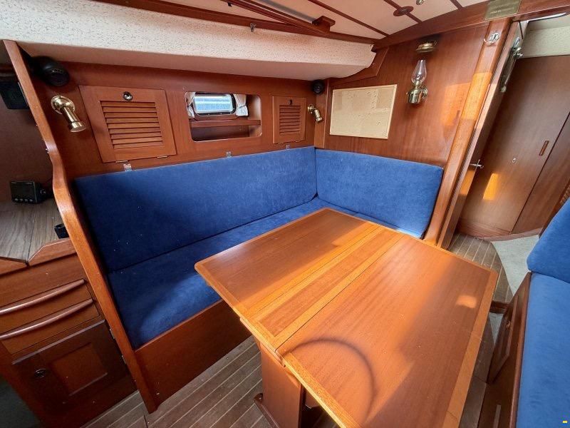 Hallberg-Rassy 352