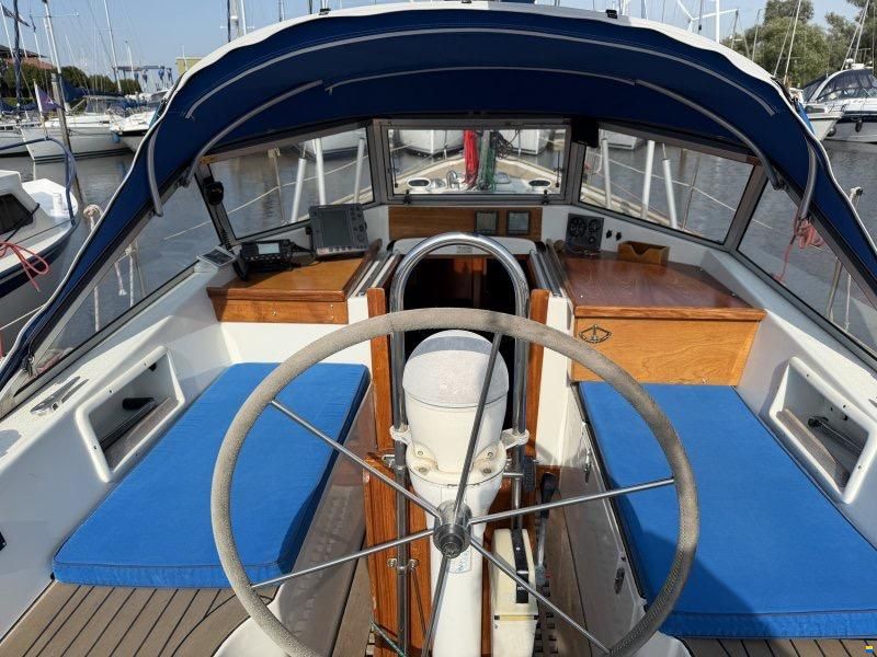 Hallberg-Rassy 352