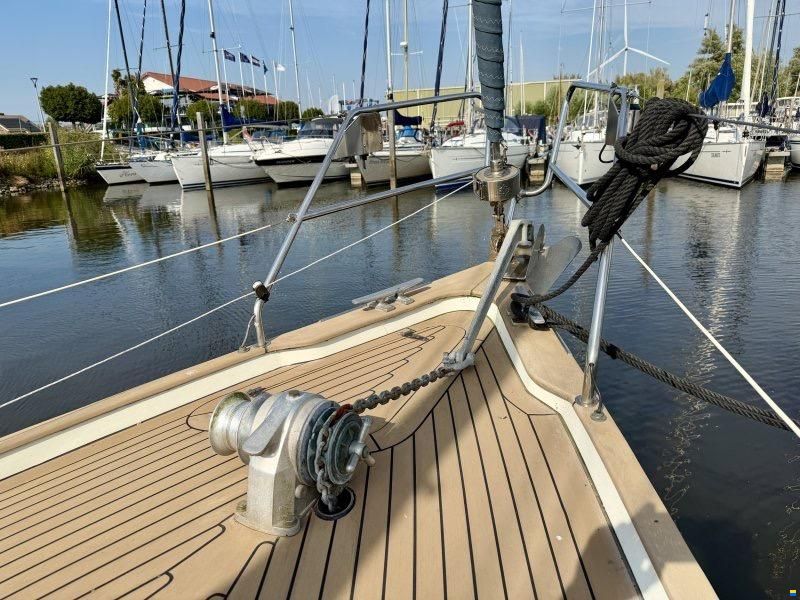 Hallberg-Rassy 352