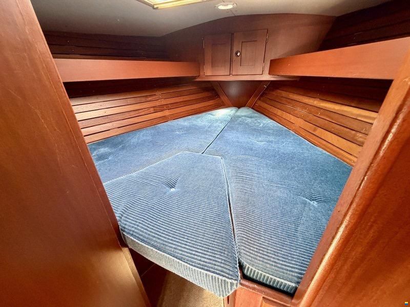 Hallberg-Rassy 352