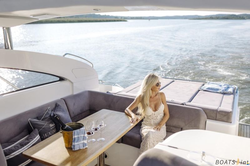 Princess V42