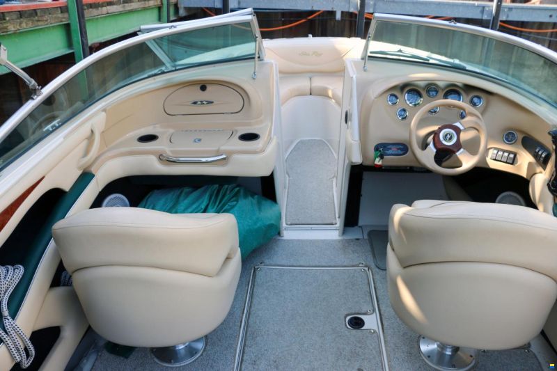 Sea Ray 210 Bow Rider