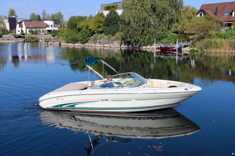 Sea Ray 210 Bow Rider
