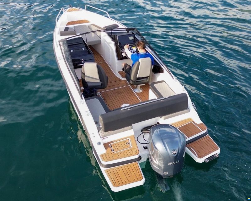 Compass Boats Bowrider BR7
