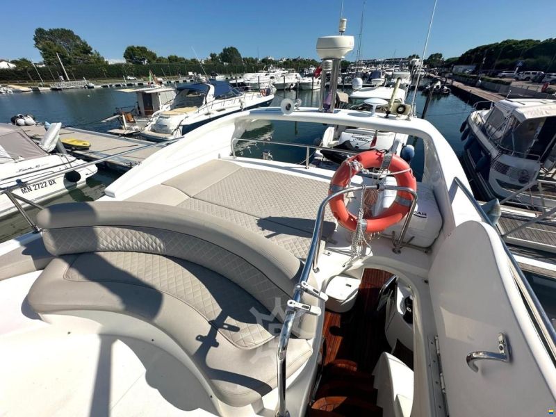 Azimut 46