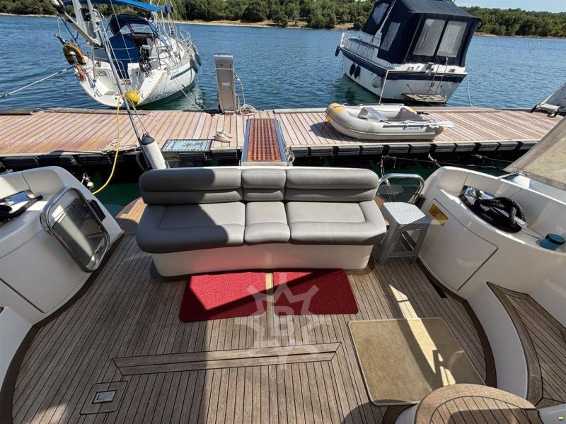 Azimut 42E