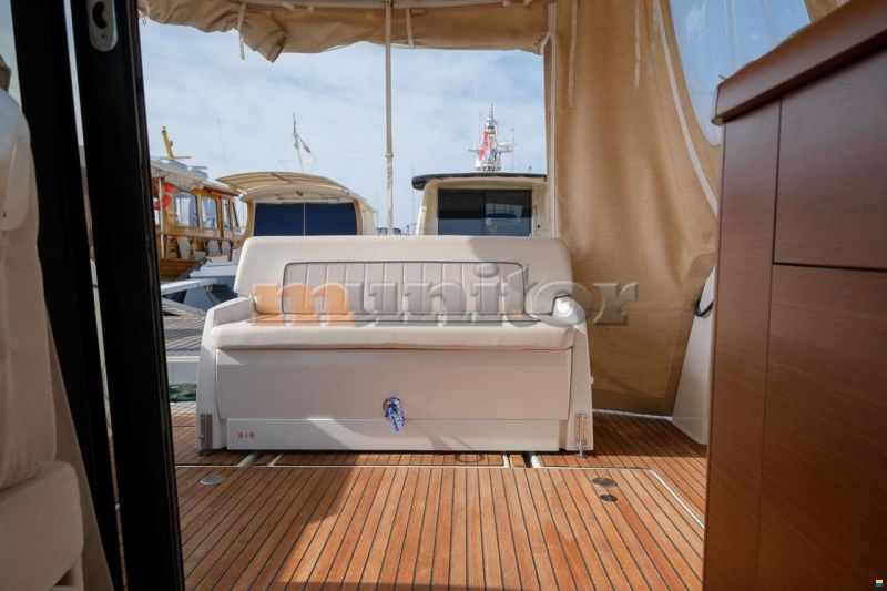 Jeanneau NC 9