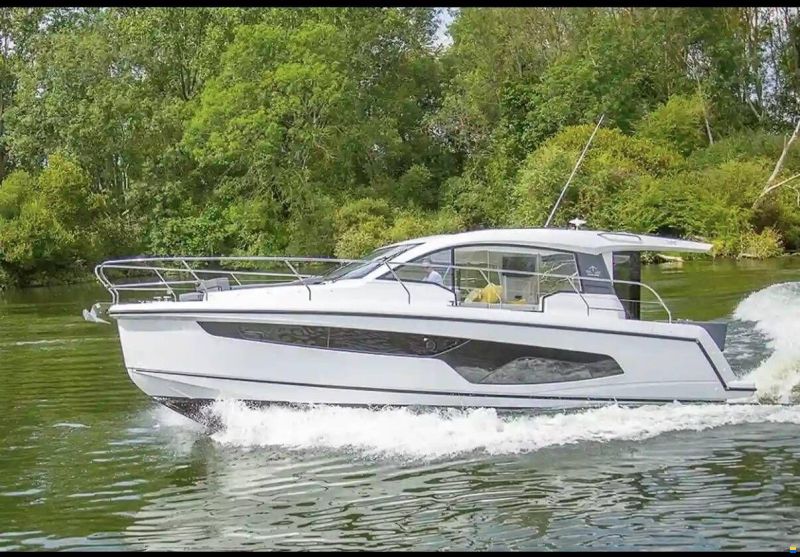 Sealine International C335