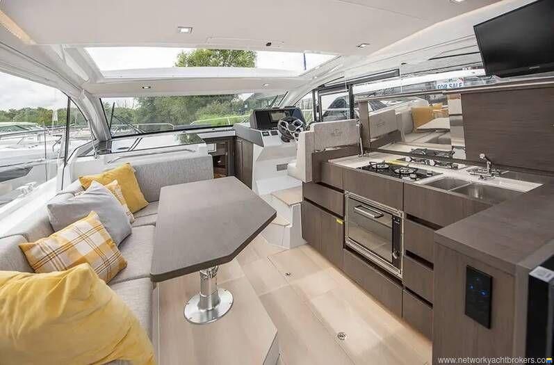 Sealine International C335
