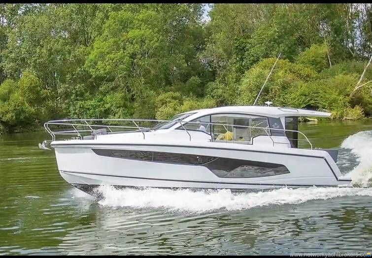Sealine International C335