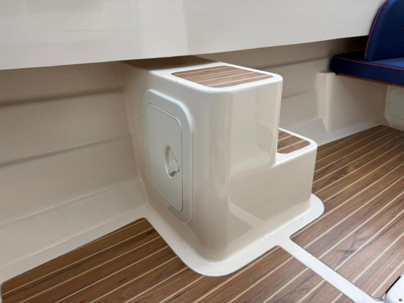 Crescent Allure 21