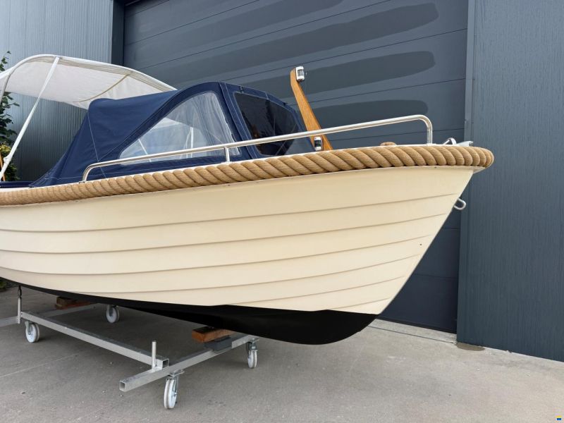 Crescent Allure 21