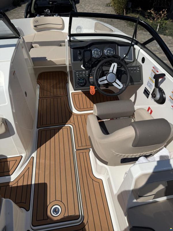 Bayliner VR6